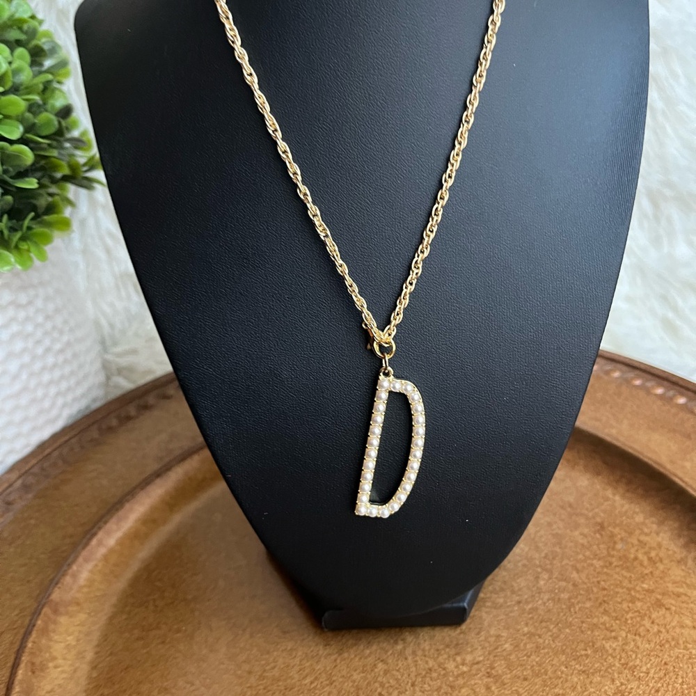 Faux pearl monogram R initial statement Necklace - Picture 5 of 8
